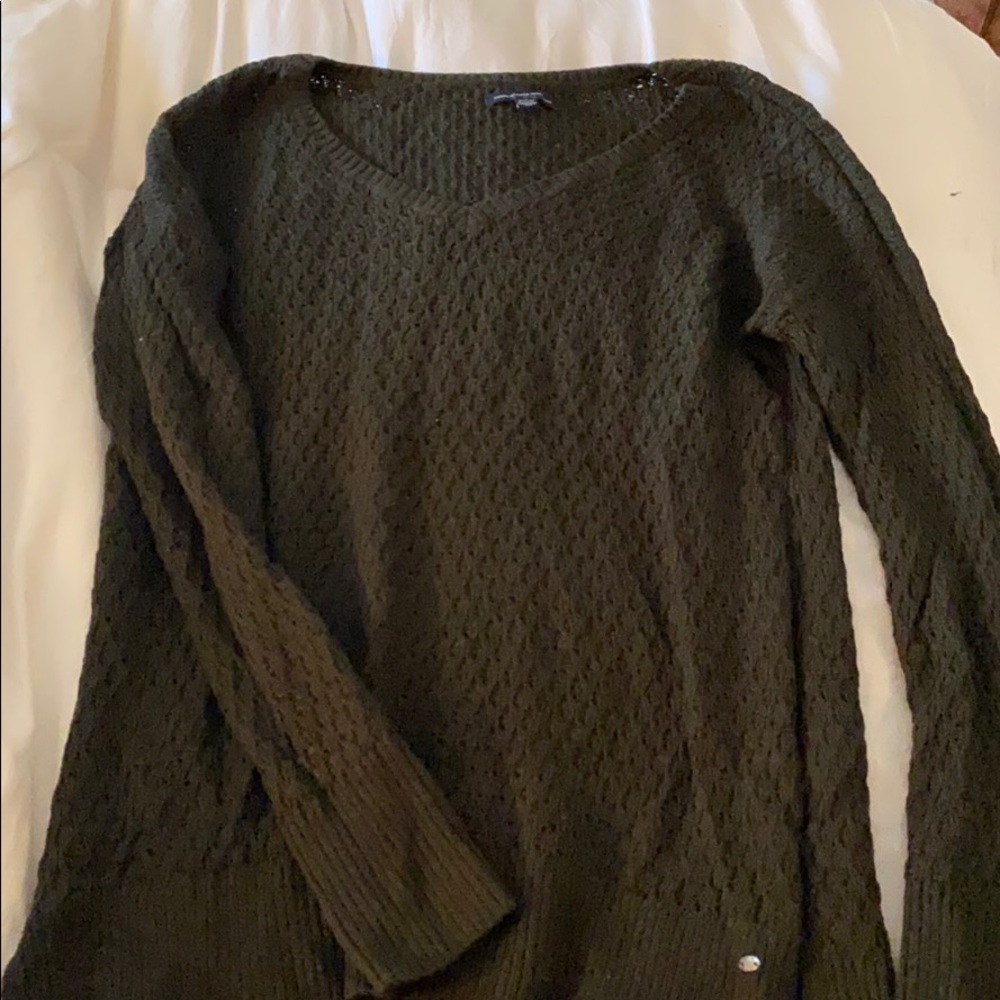 V-neck American eagle sweater